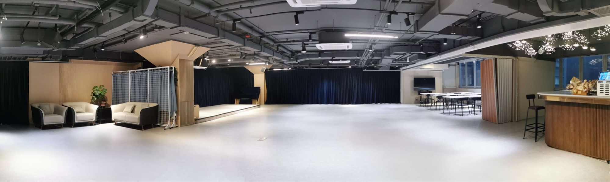 E11 SPACE 觀塘 2,800 呎活動場地實景（位於 Eastcore 11 樓全層 20,000 呎）